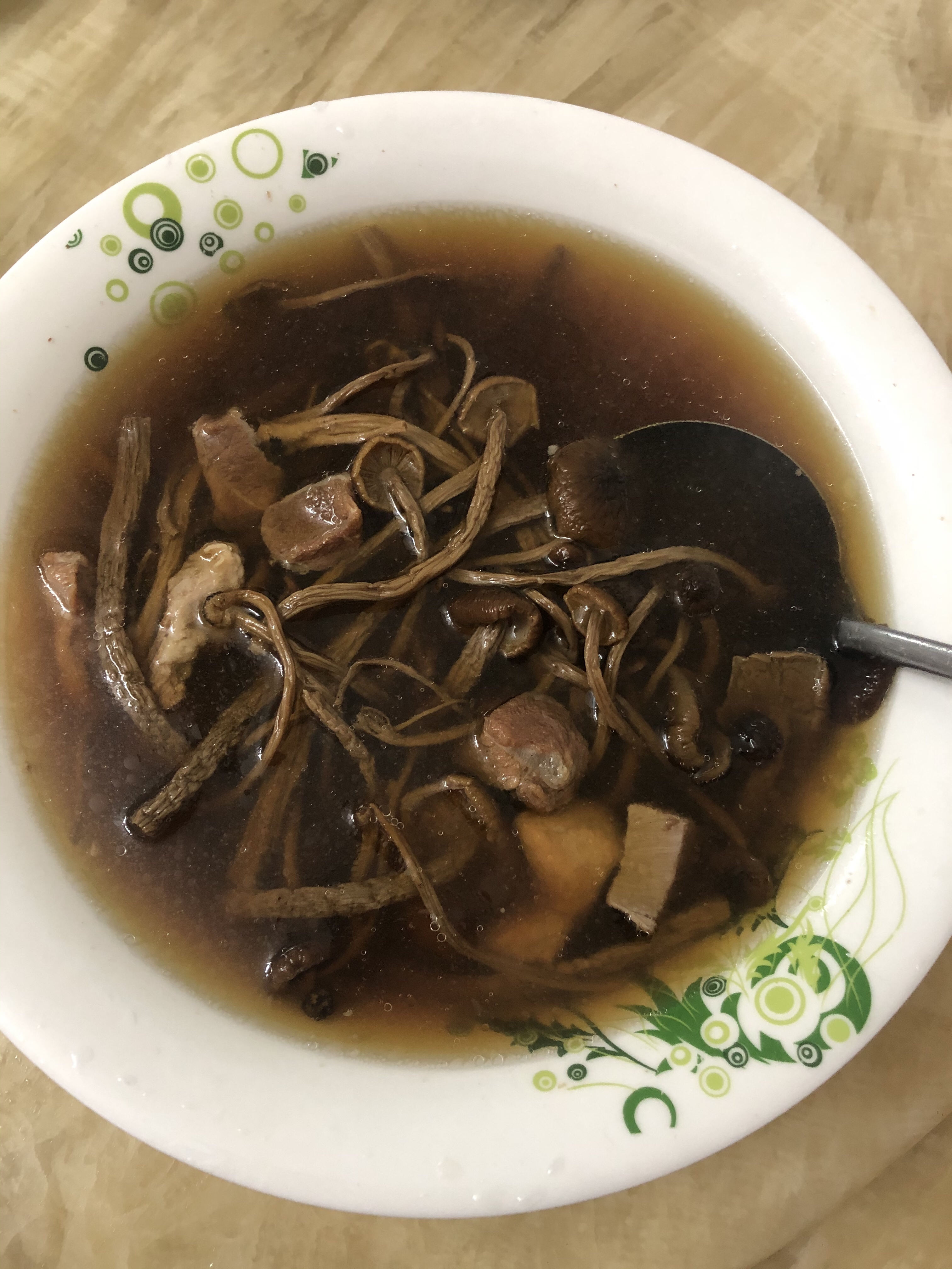 茶树菇炖排骨的做法