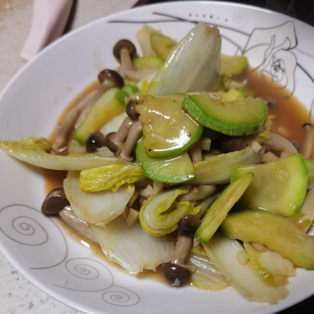 西葫芦炒海鲜菇