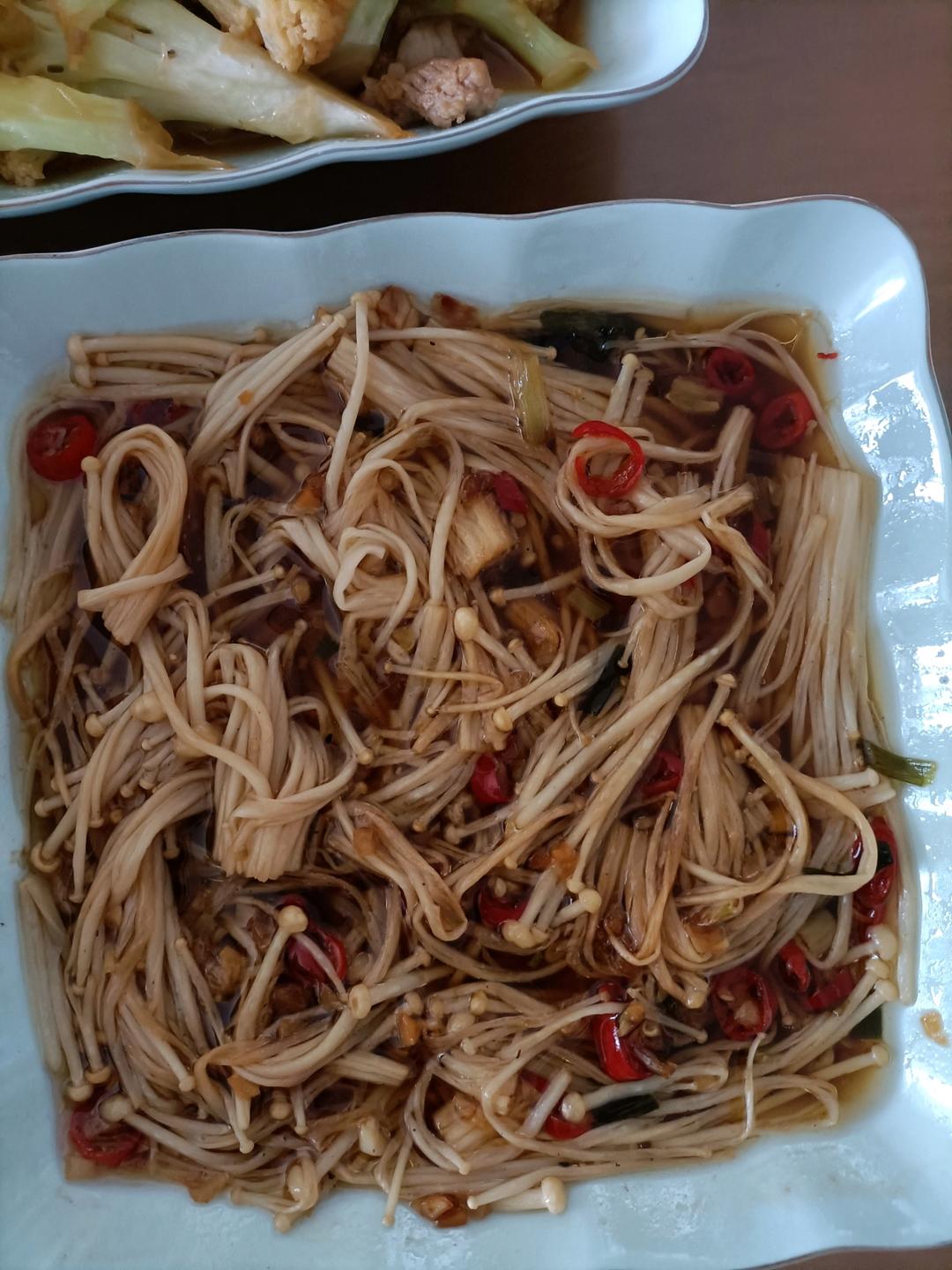 超级下饭的蒜蓉金针菇！好吃到爆