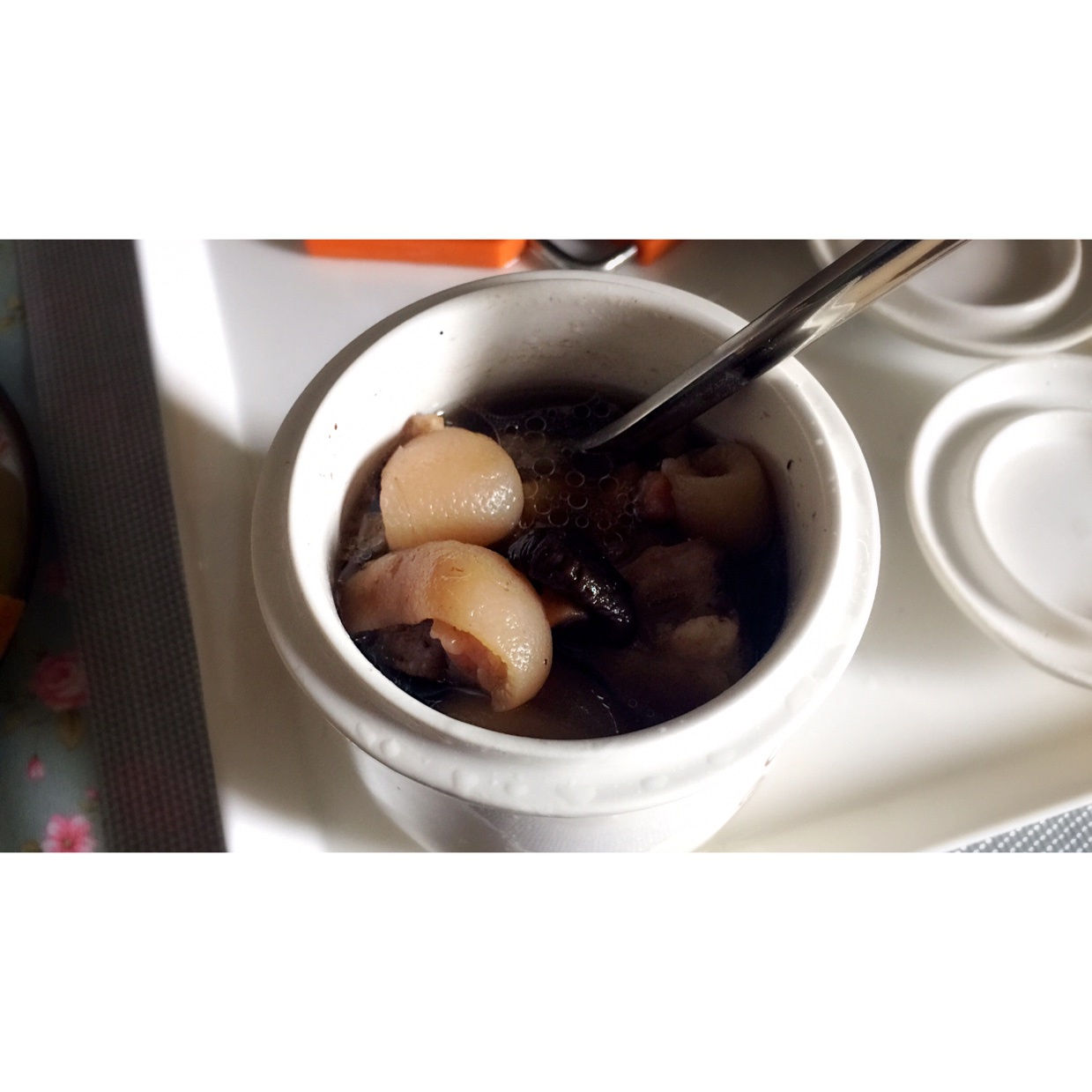 花生冬菇猪脚汤
