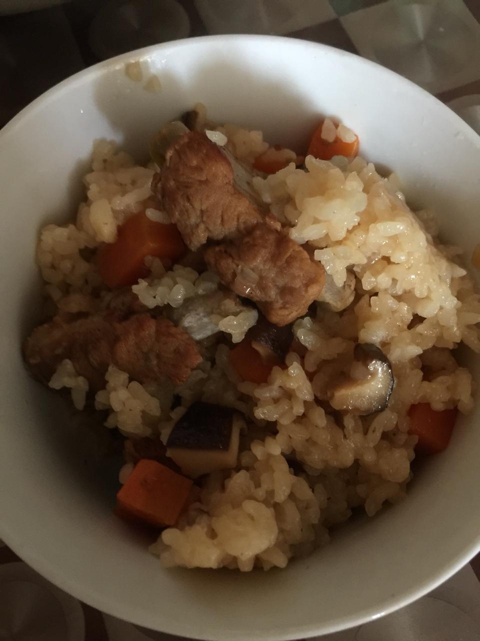 喷香排骨焖饭（爆好吃）