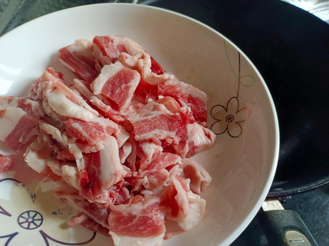 白菜炒羊肉 | 拉条子必备的做法 步骤2