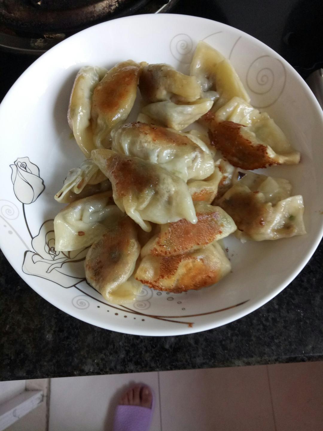 速冻水饺吃腻了吗~变锅贴吧(๑´ڡ`๑)