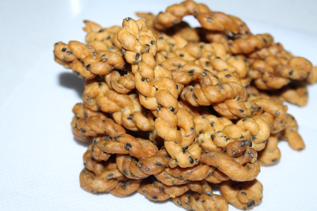 酥脆小麻花(咸味、甜味)