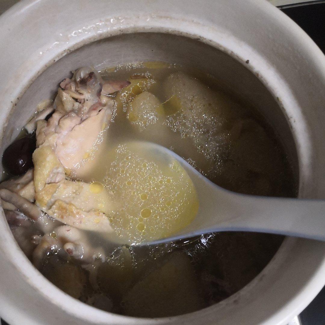竹荪莲子鸡汤