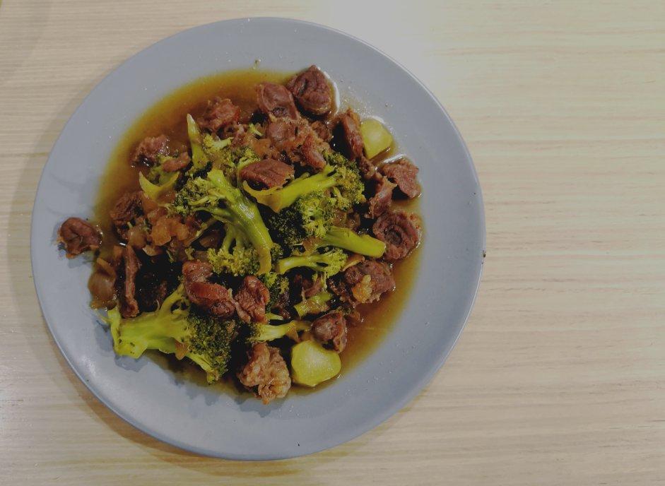 减脂三餐·电饭煲 |无油西兰花炖嫩牛肉