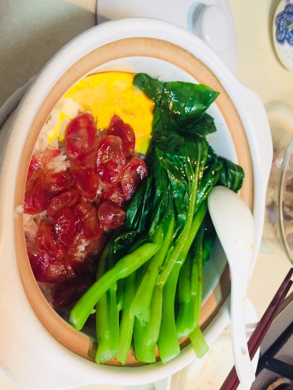 广式腊味煲仔饭