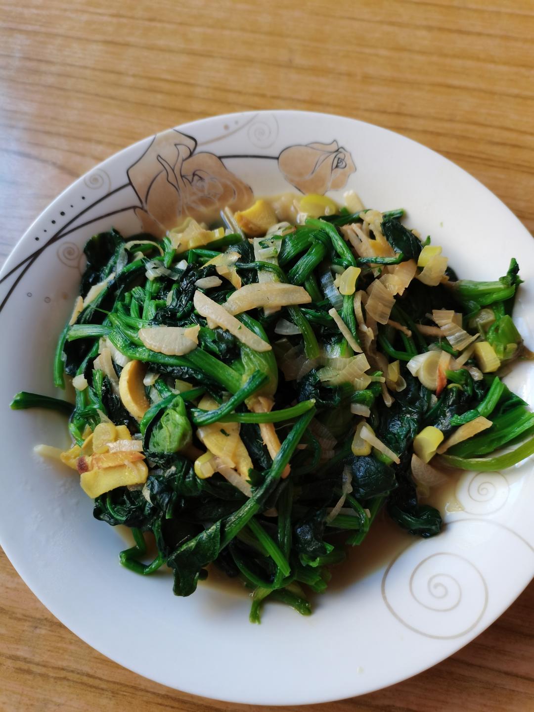 不涩口又嫩的清炒菠菜