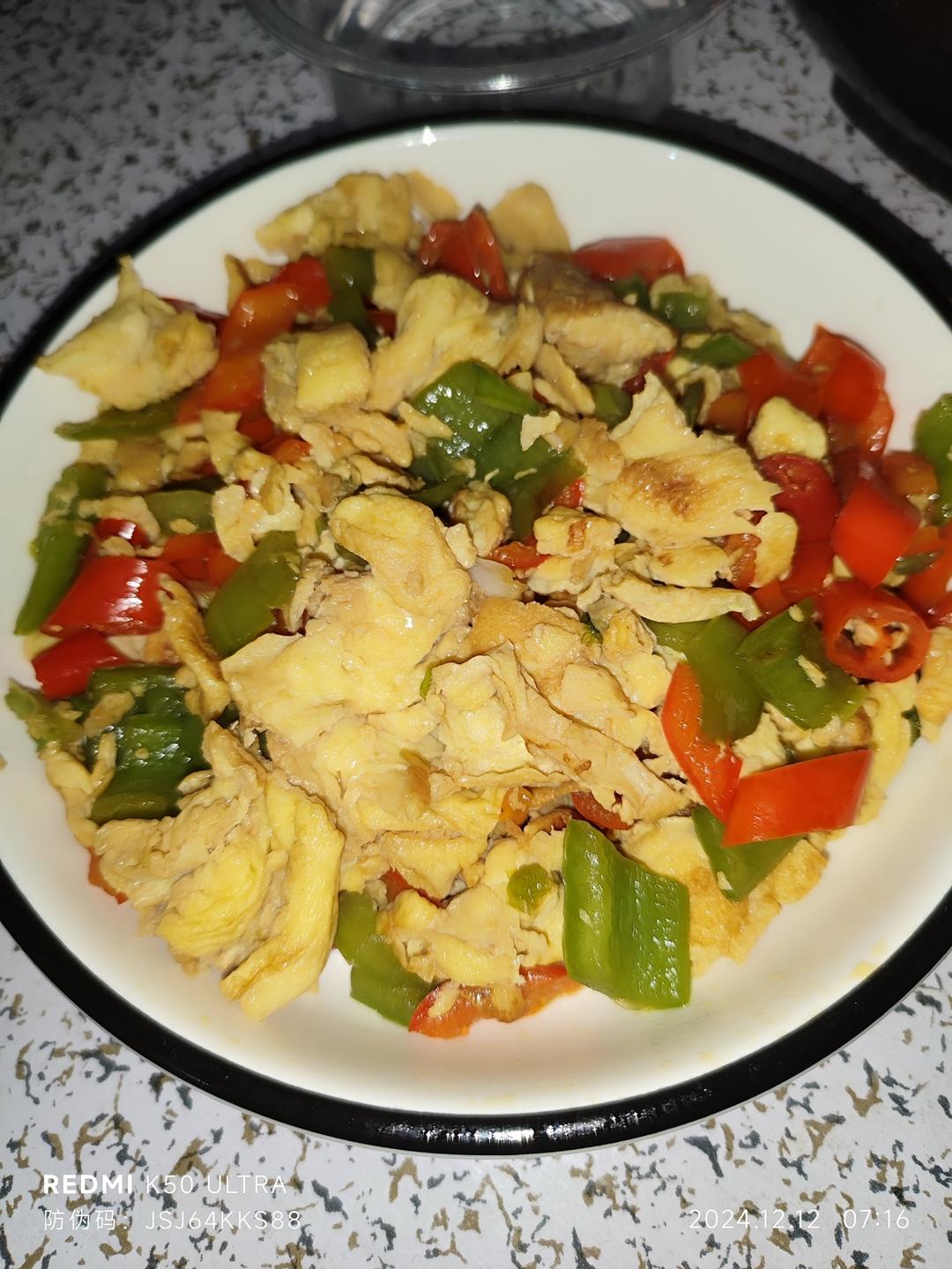 五分钟炒个能吃两碗饭的辣椒炒鸡蛋