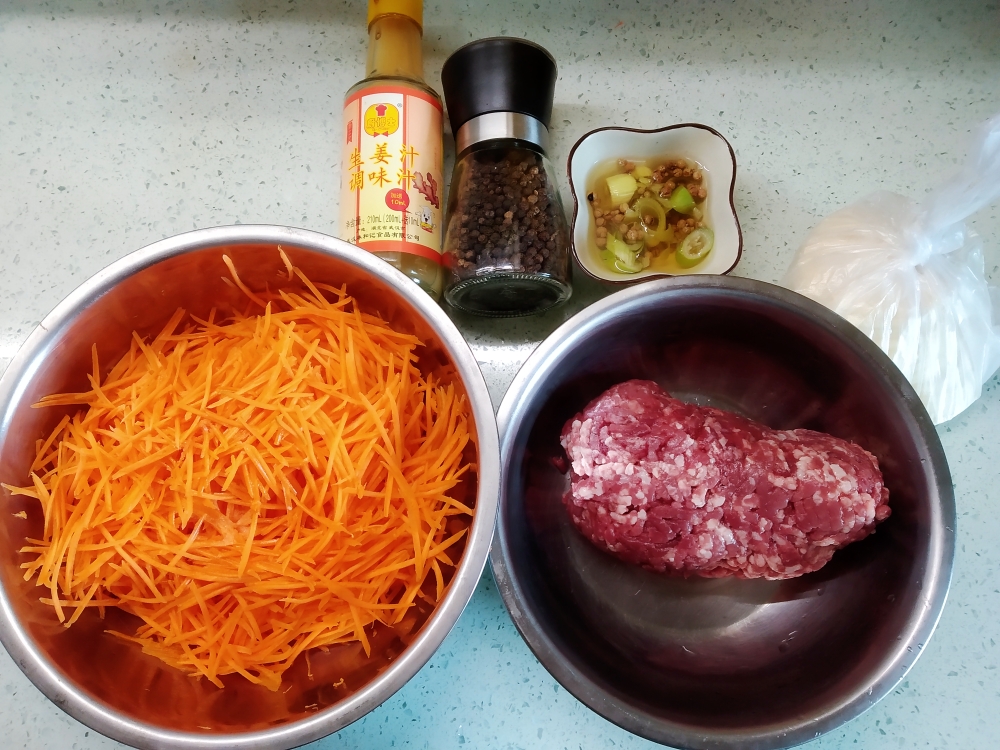 黑椒牛肉胡萝卜烧麦的做法 步骤2