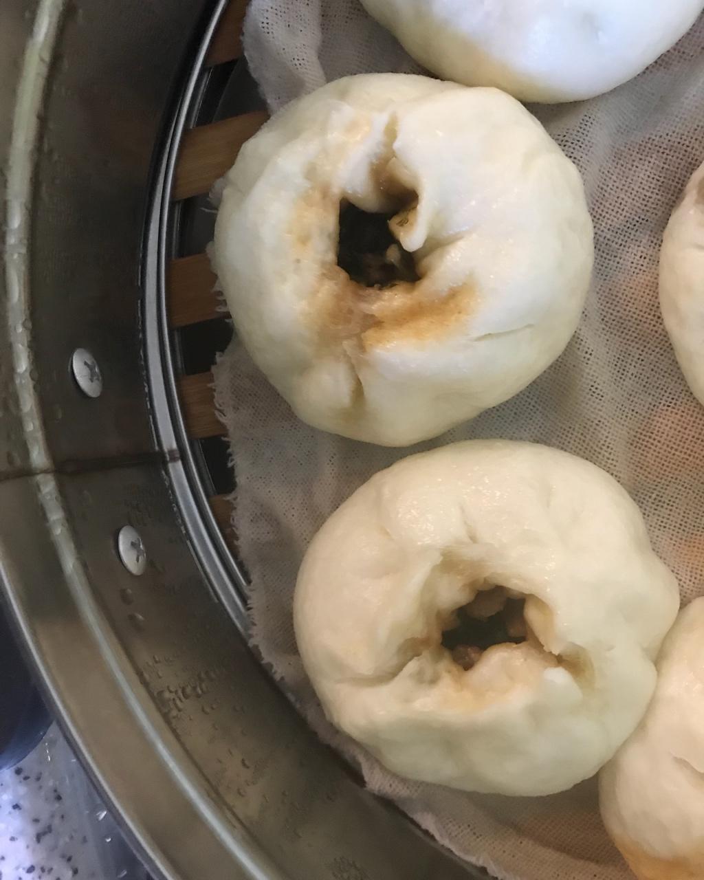 云朵般松软爆浆蜜汁叉烧包