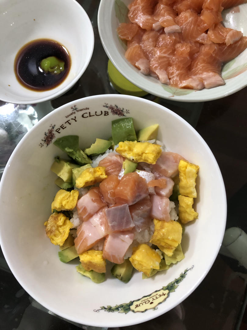 三文鱼牛油果拌饭