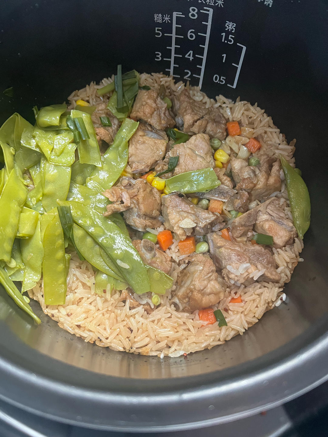 【排骨焖饭】