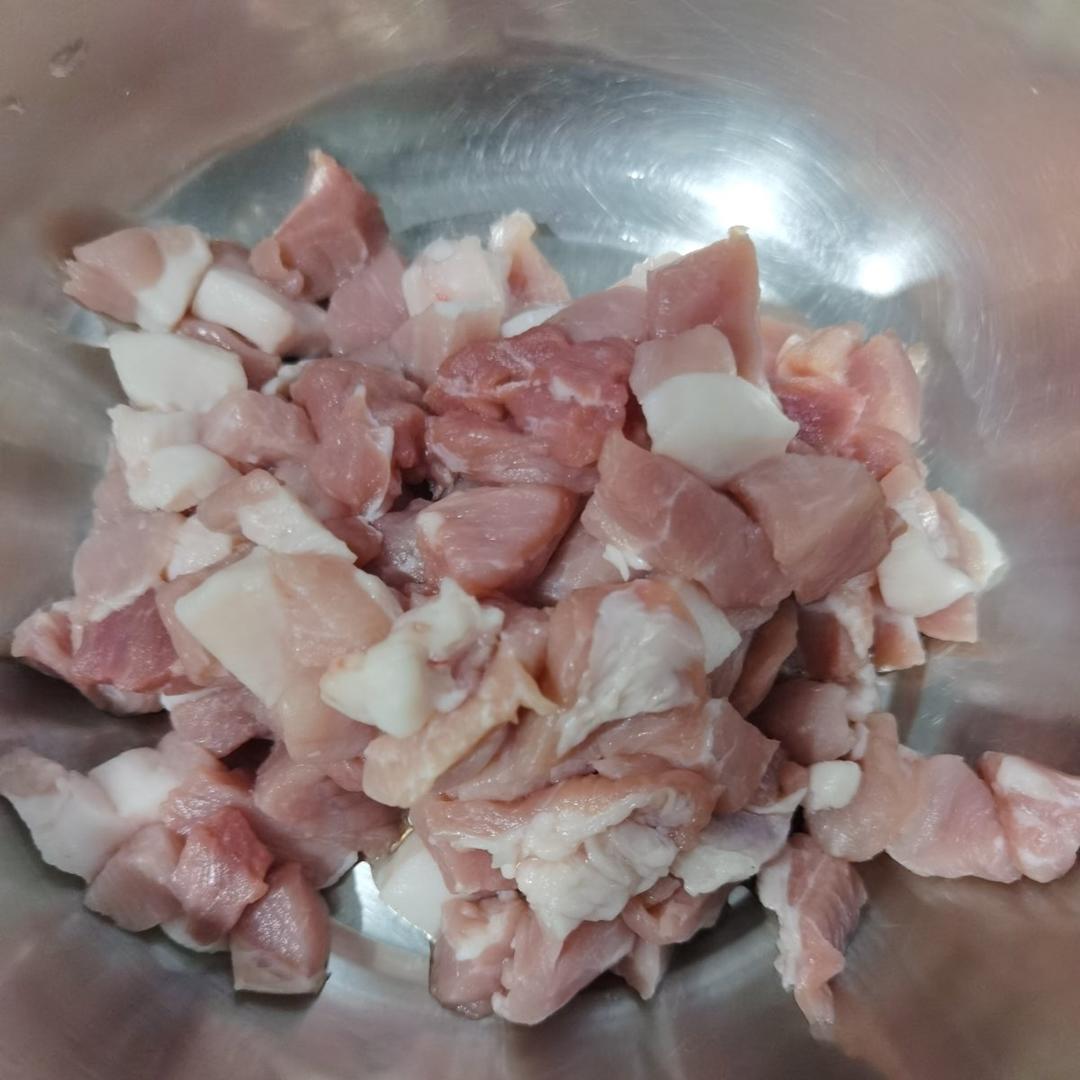 芹菜猪肉饺子馅的做法