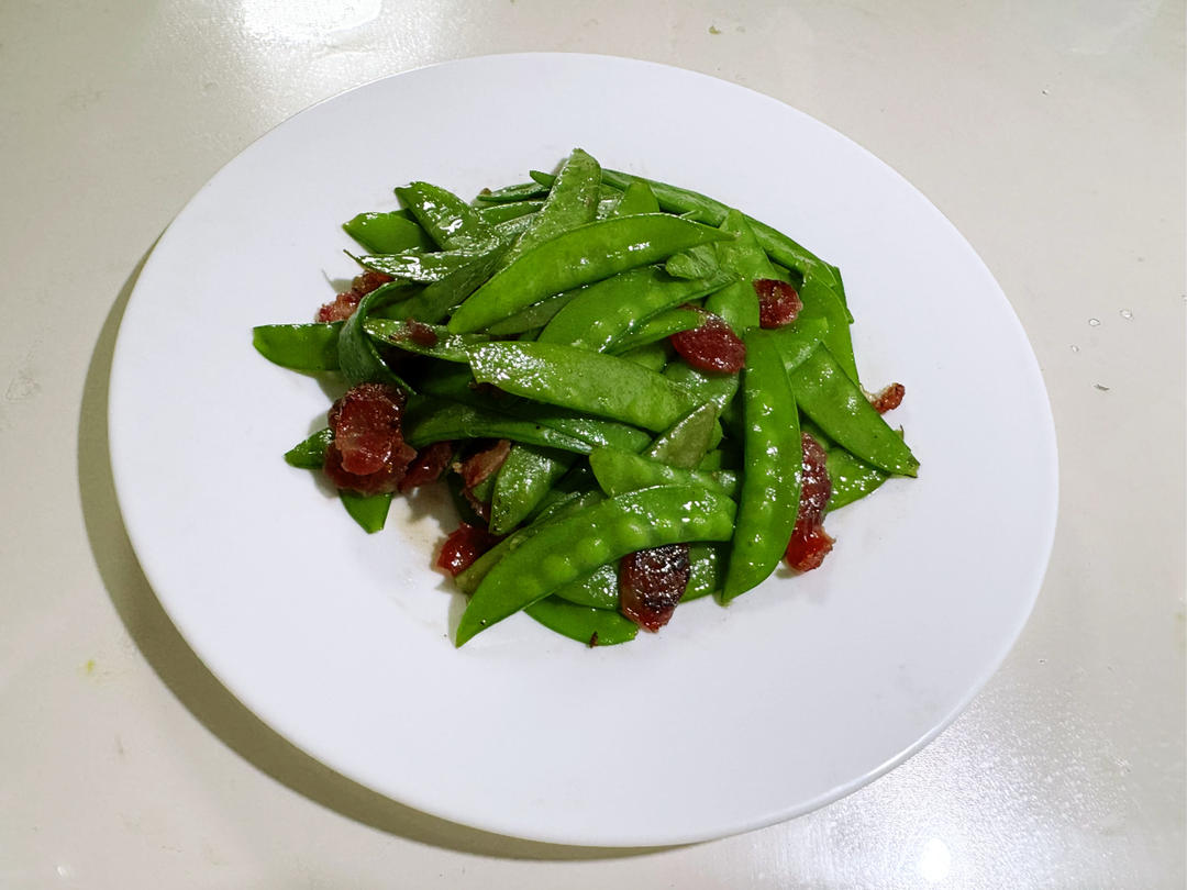 无比简单的荷兰豆炒腊肠，营养又好吃～！