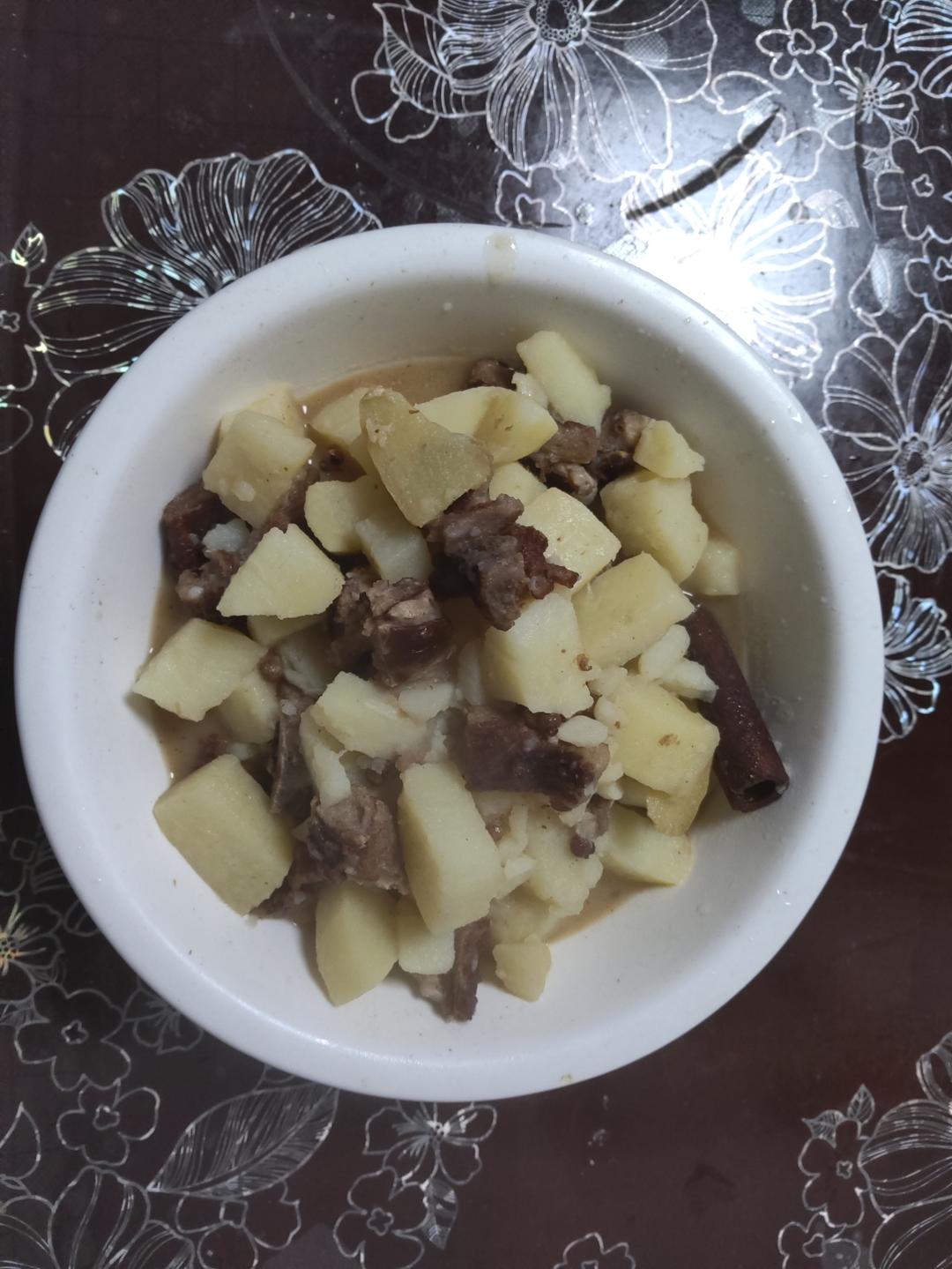 腊排骨炖土豆
