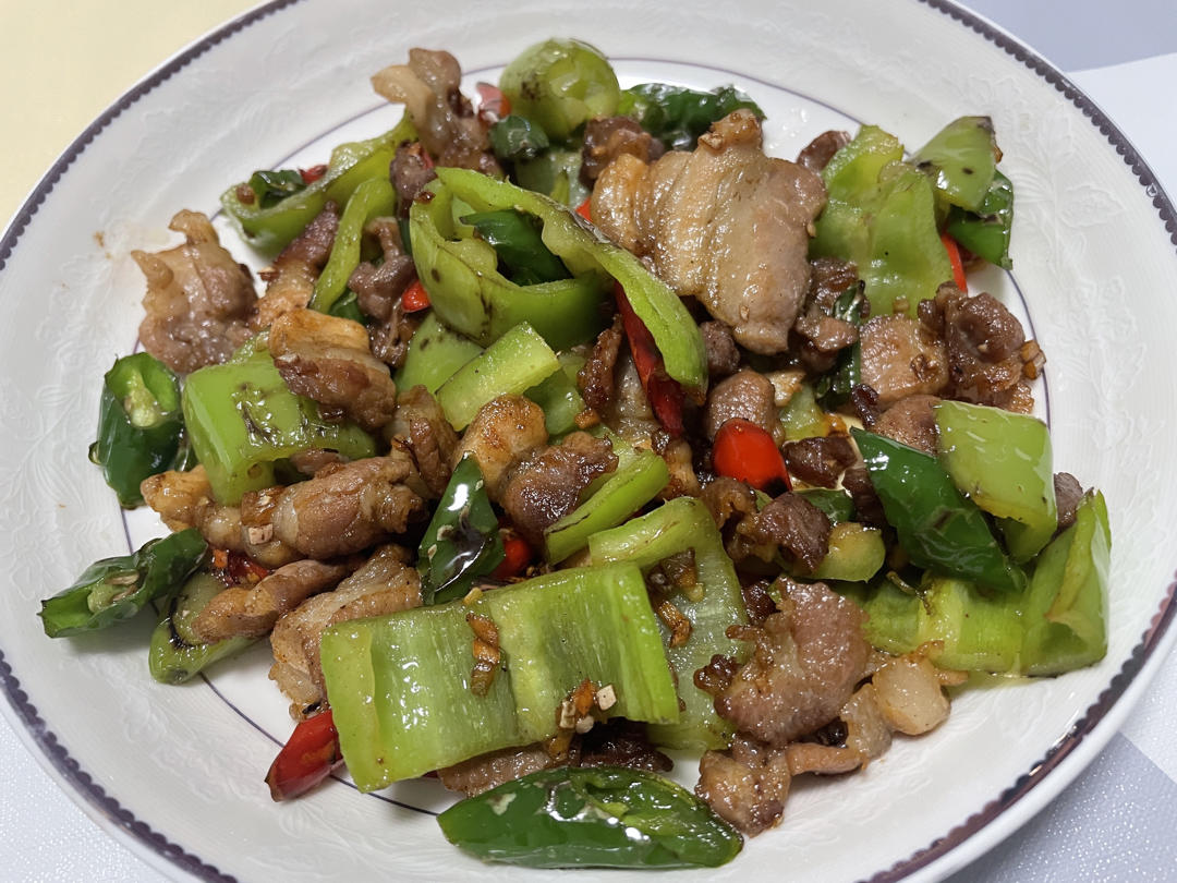 厨师长教你：“小炒肉”的家常做法，家常味很浓郁，先收藏起来
