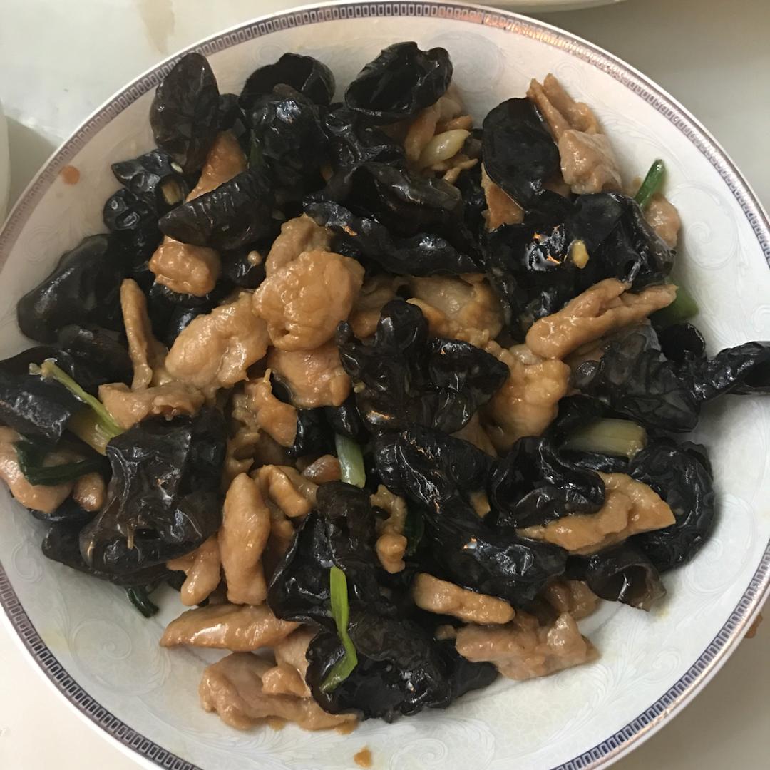 777g做的木耳炒肉
