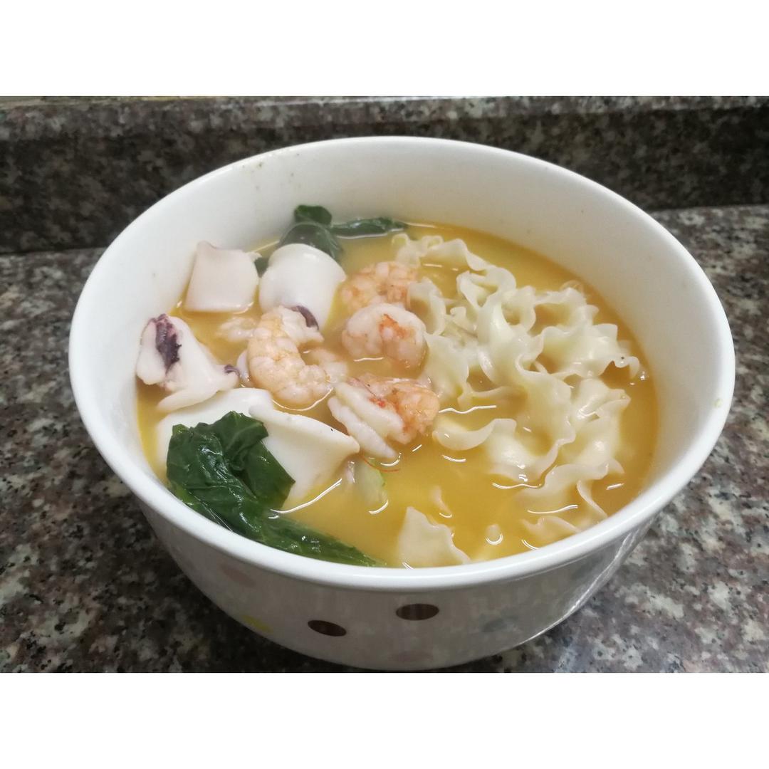 好久不见阿做的鲜美虾油海鲜刀削面