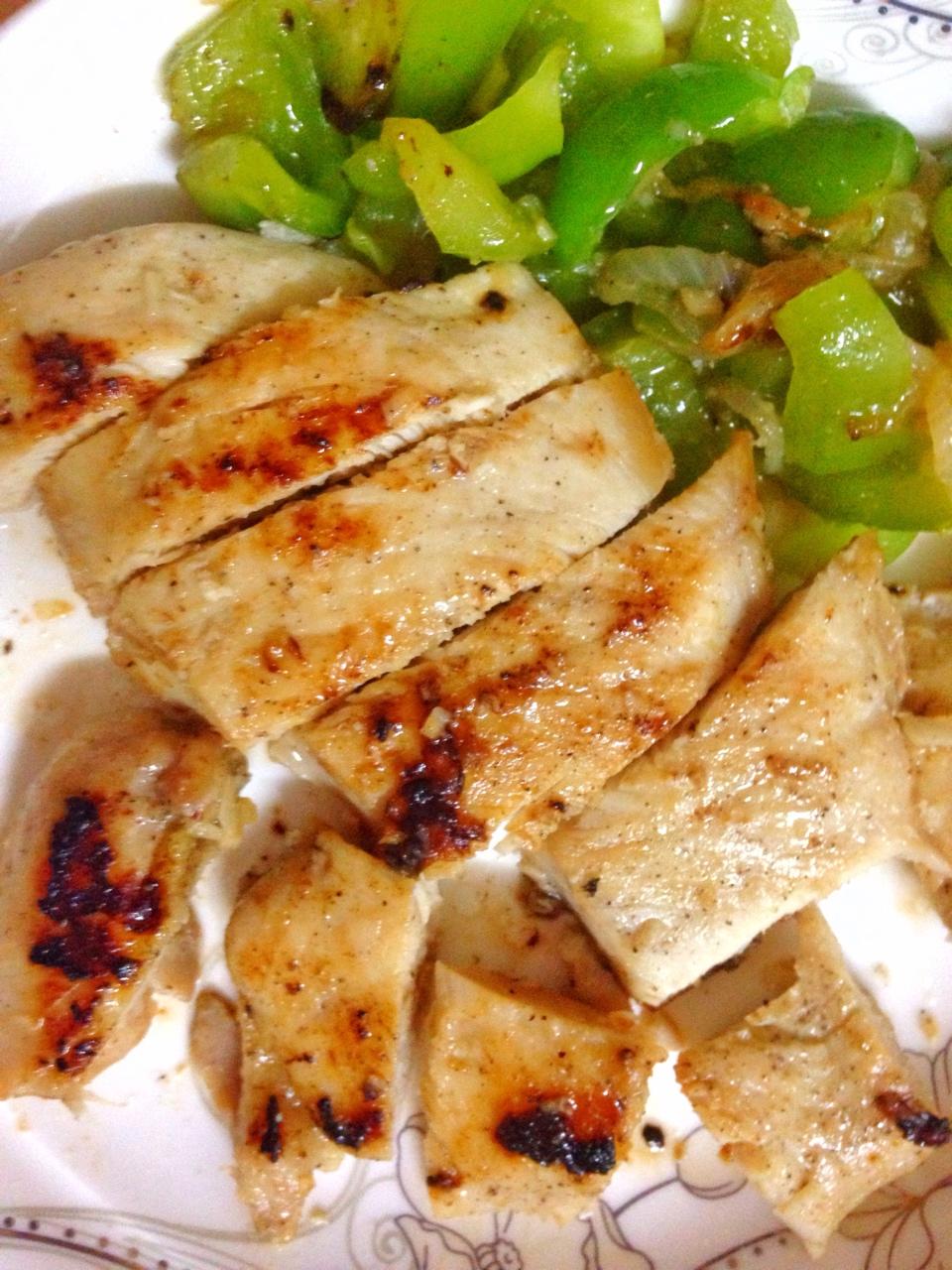 酷炫屌炸天好吃的煎鸡胸肉（香蒜蜂蜜煎鸡胸肉）