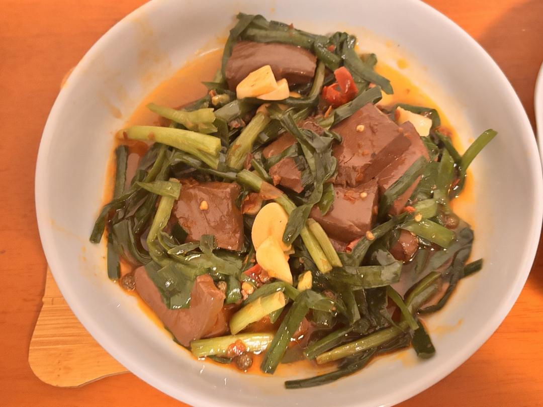 香辣韭菜炒鸭血