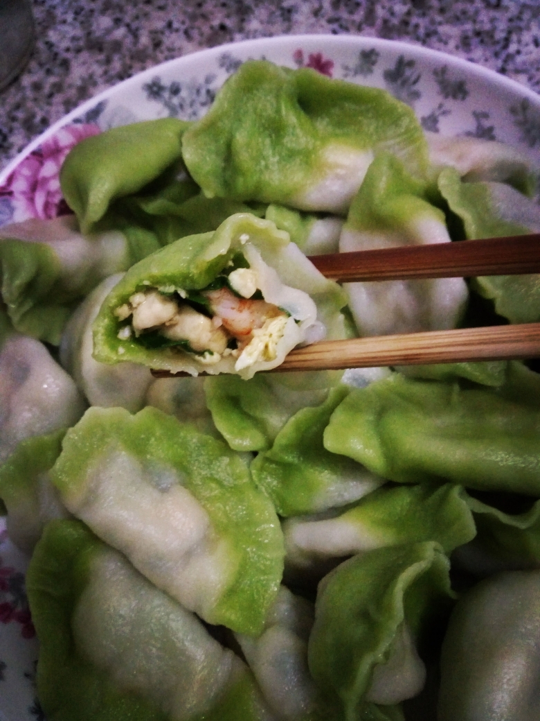 翡翠韭菜鸡蛋虾仁三鲜水饺的做法 步骤7