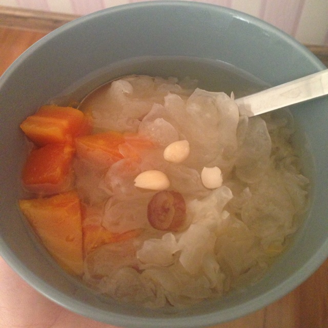 满记甜品之南北杏雪耳炖木瓜