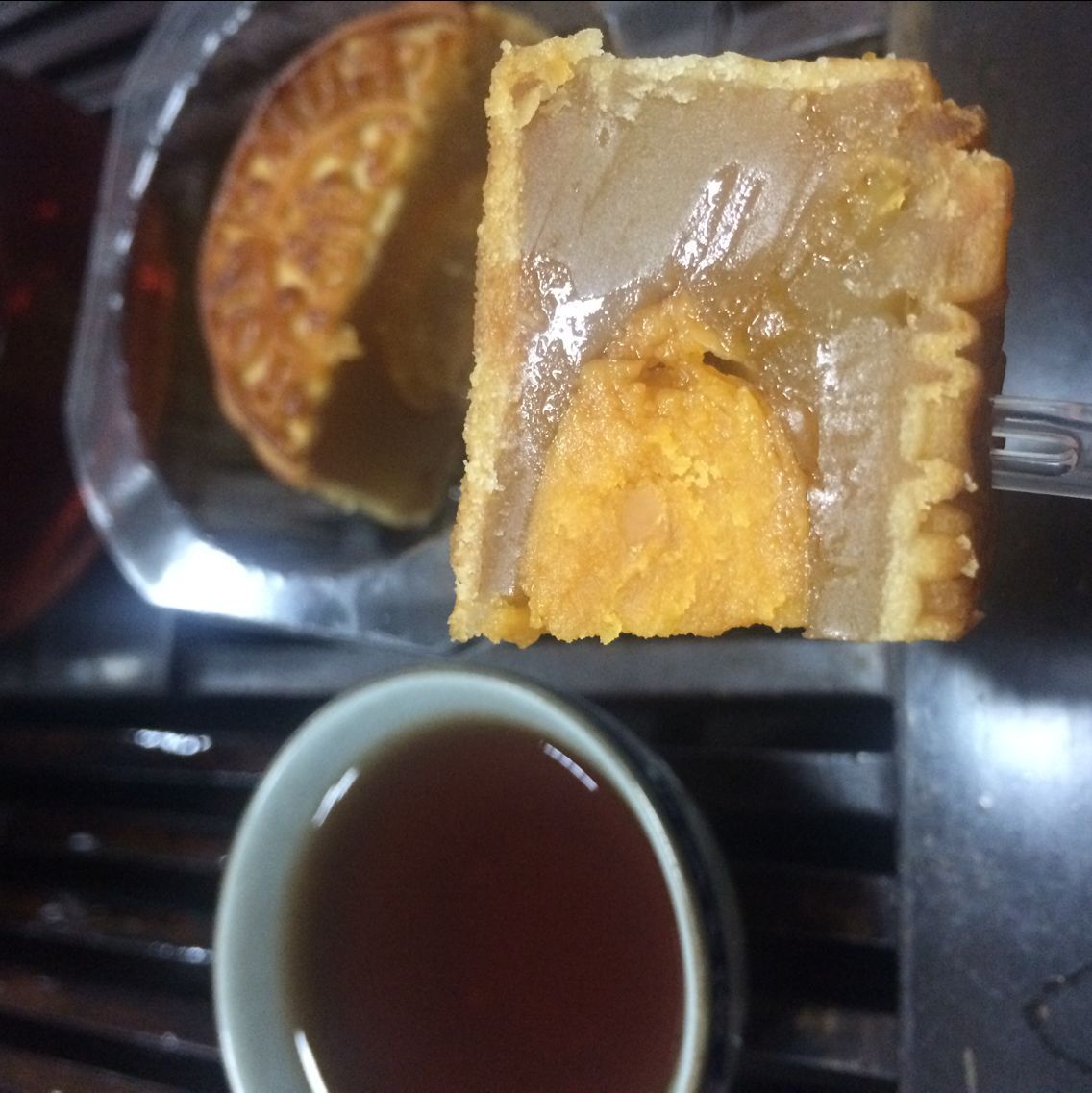 广式蛋黄莲蓉月饼