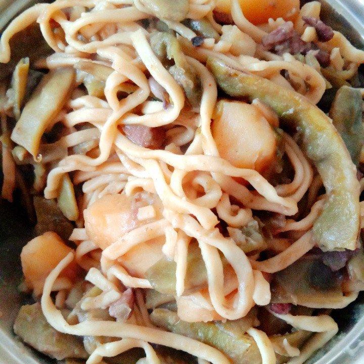 豆角焖肉面
