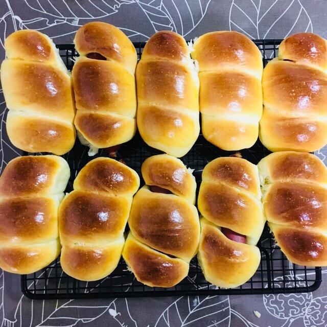 台式香肠面包卷