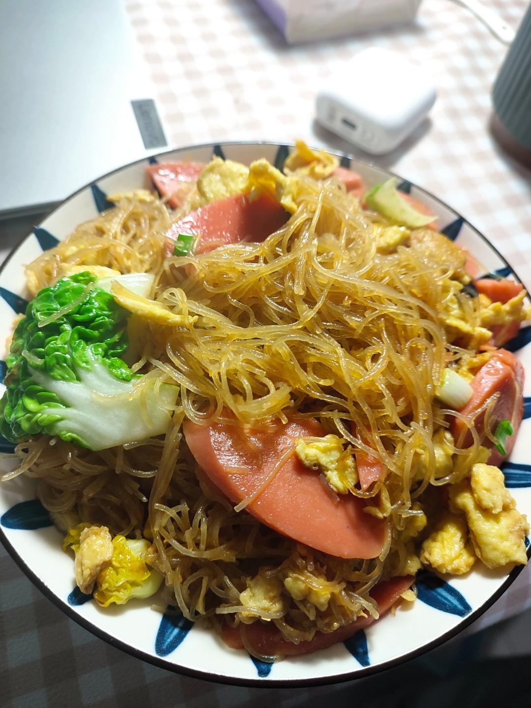 厨师长教你：“鸡蛋炒米粉”的家常做法，满满的小技巧，先收藏了