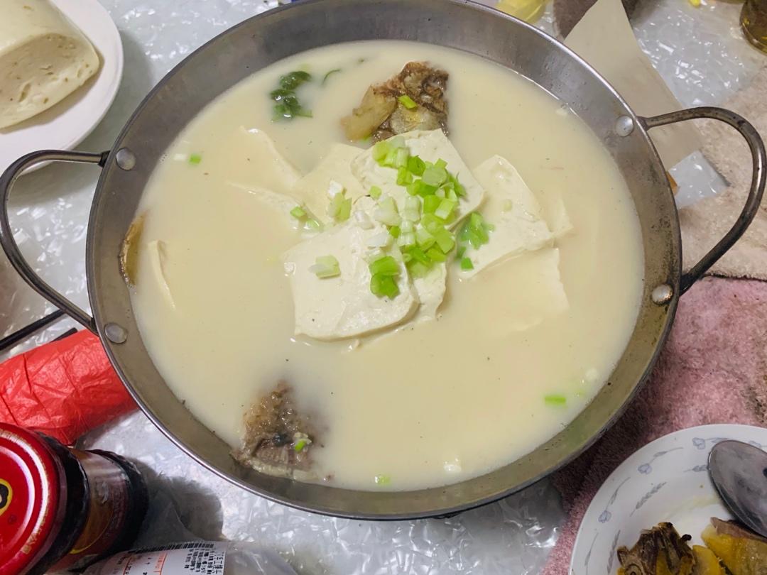 奶白鲫鱼豆腐汤|一条鱼最后的温柔