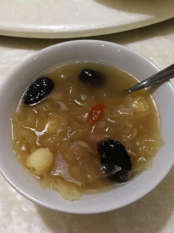 红枣银耳莲子羹