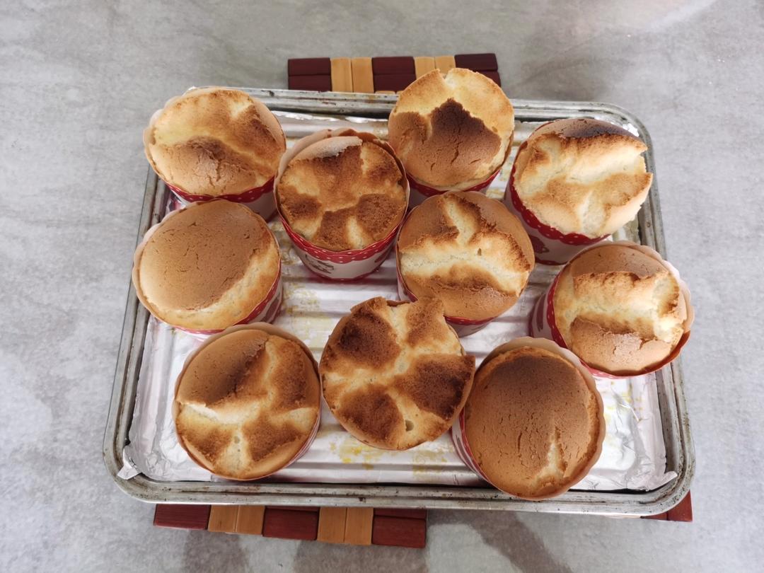 不塌不凹的纸杯戚风蛋糕