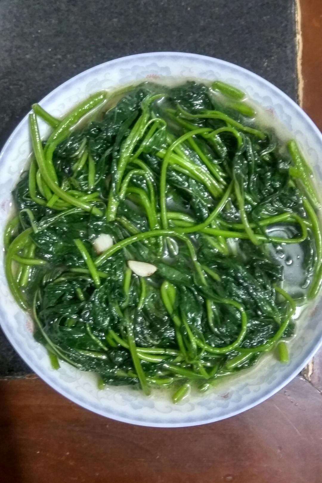 曾小毅做的清炒红薯藤