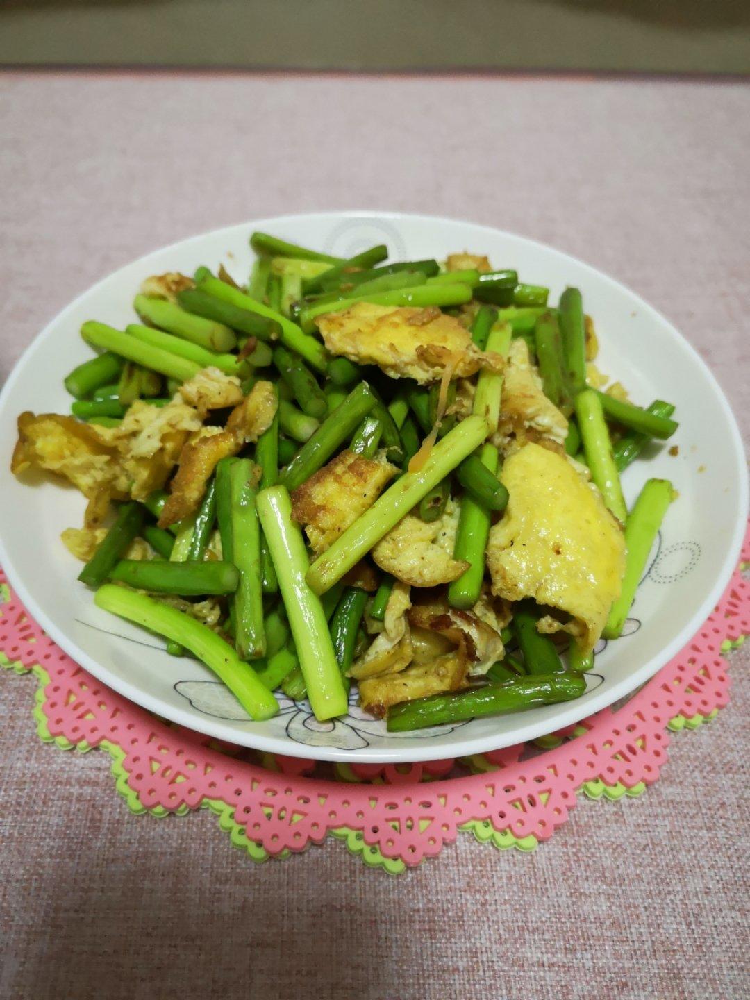 蒜苔炒鸡蛋（十分钟搞定一顿饭）