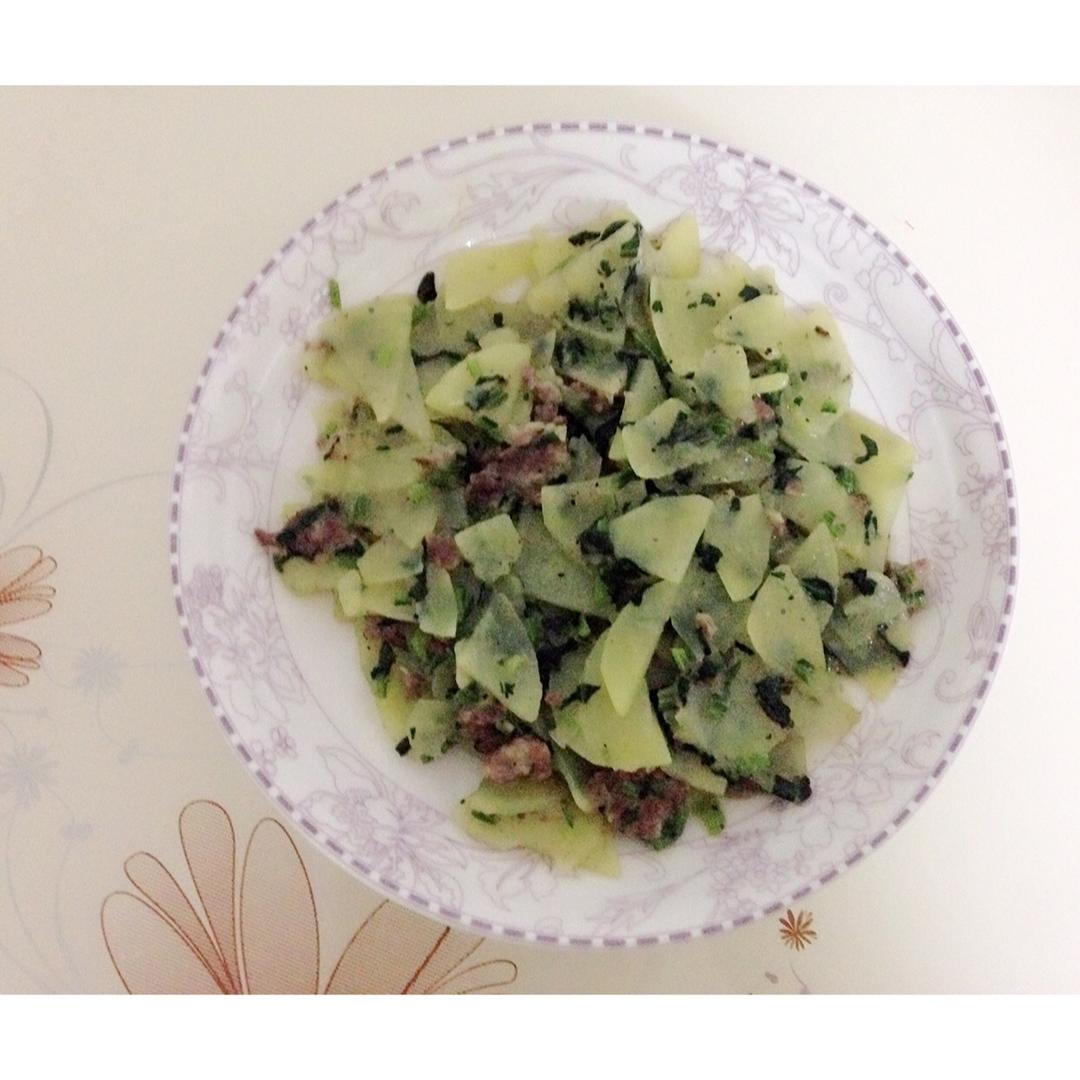 菠菜末牛肉烧土豆片