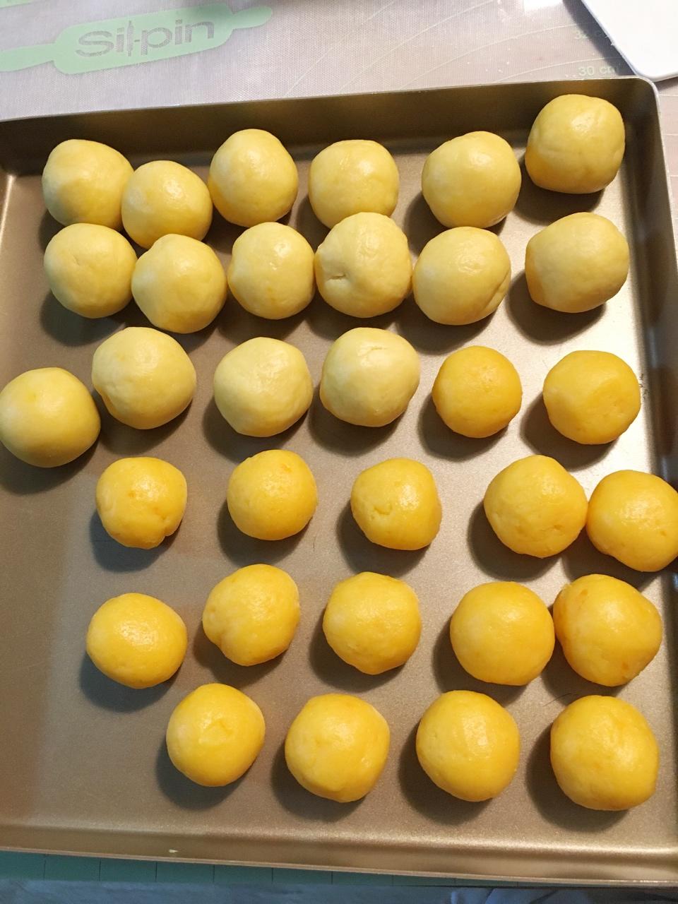 还原半岛奶黄月饼
