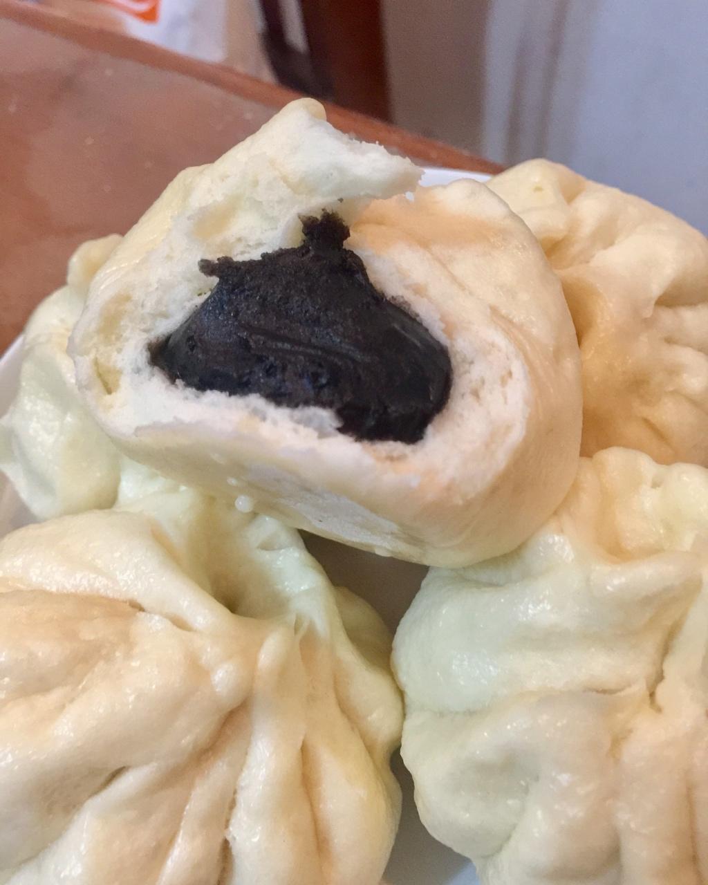 奶香黑芝麻包子