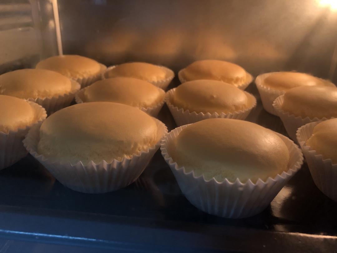 不回缩不开裂不塌陷的杯子蛋糕（可做甜品台杯子蛋糕）