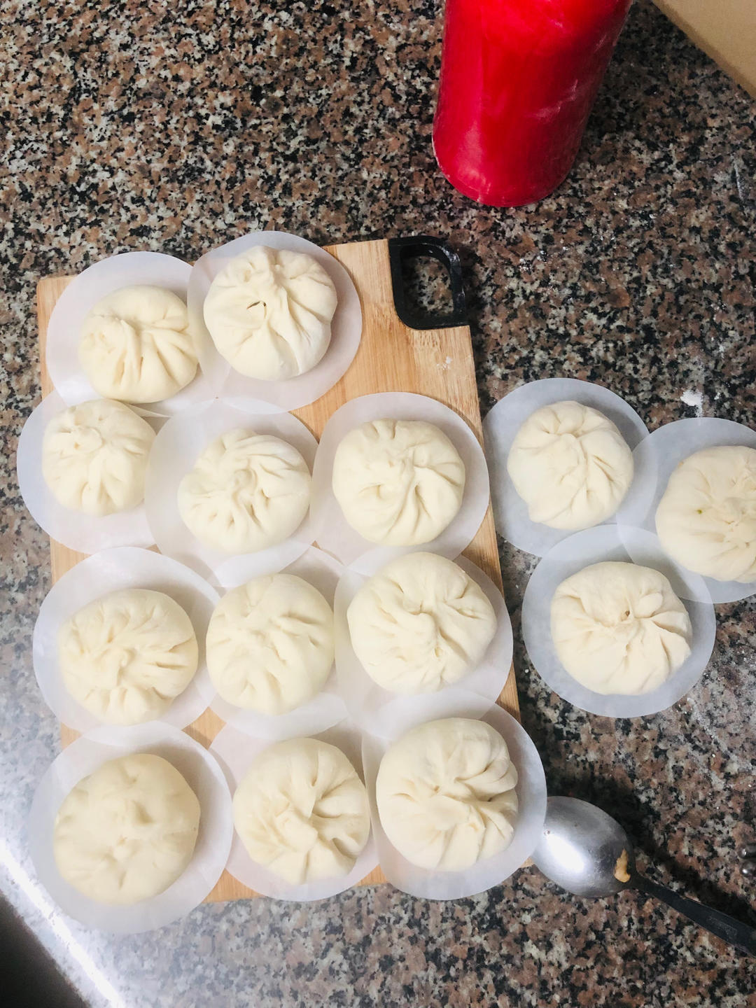 松软多汁的肉包子