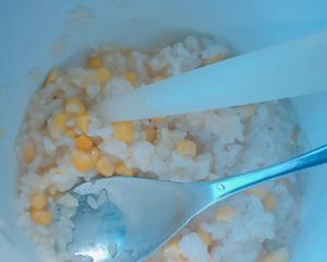 玉米粒米饭煎蛋饼的做法 步骤1