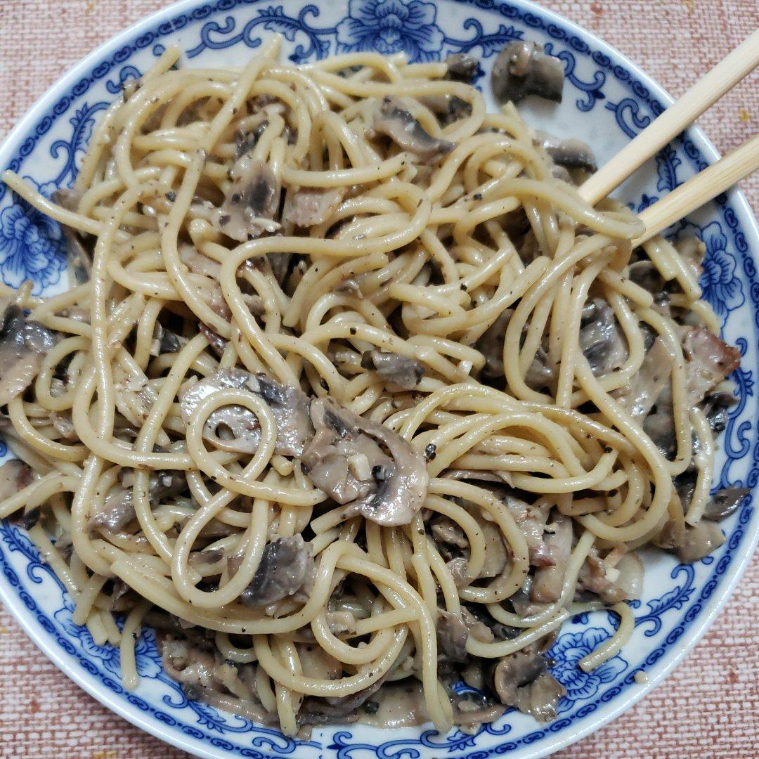 西餐大厨分享的奶油蘑菇培根意面秘方！