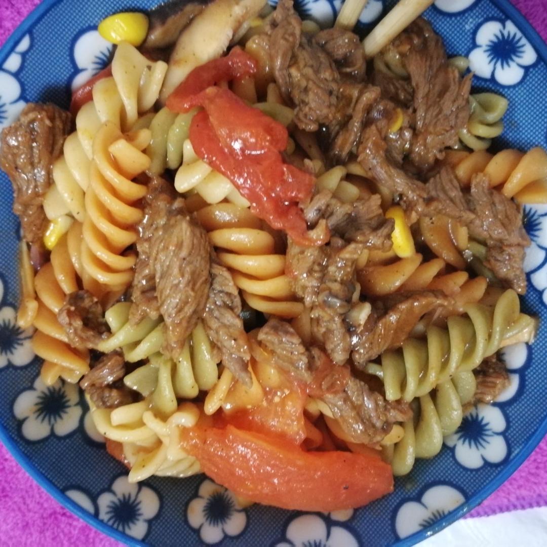 黑椒牛柳炒意面