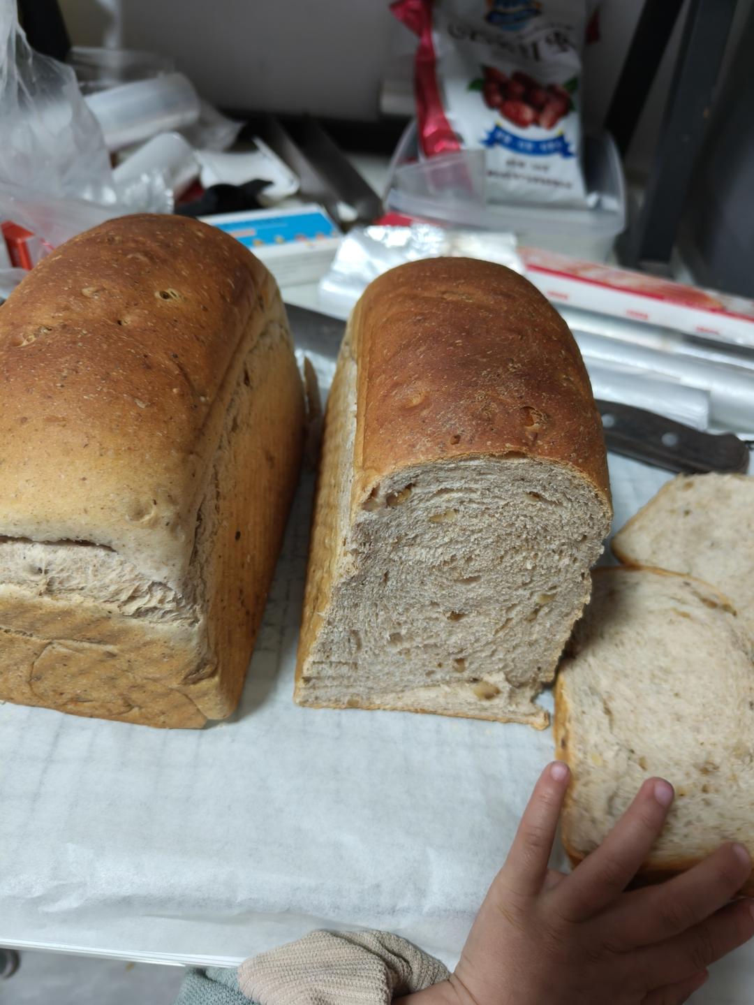 高纤低脂的全麦核桃吐司