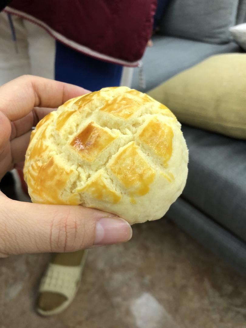 好吃到炸裂的港式菠萝包（附带制作酥皮的小视频）