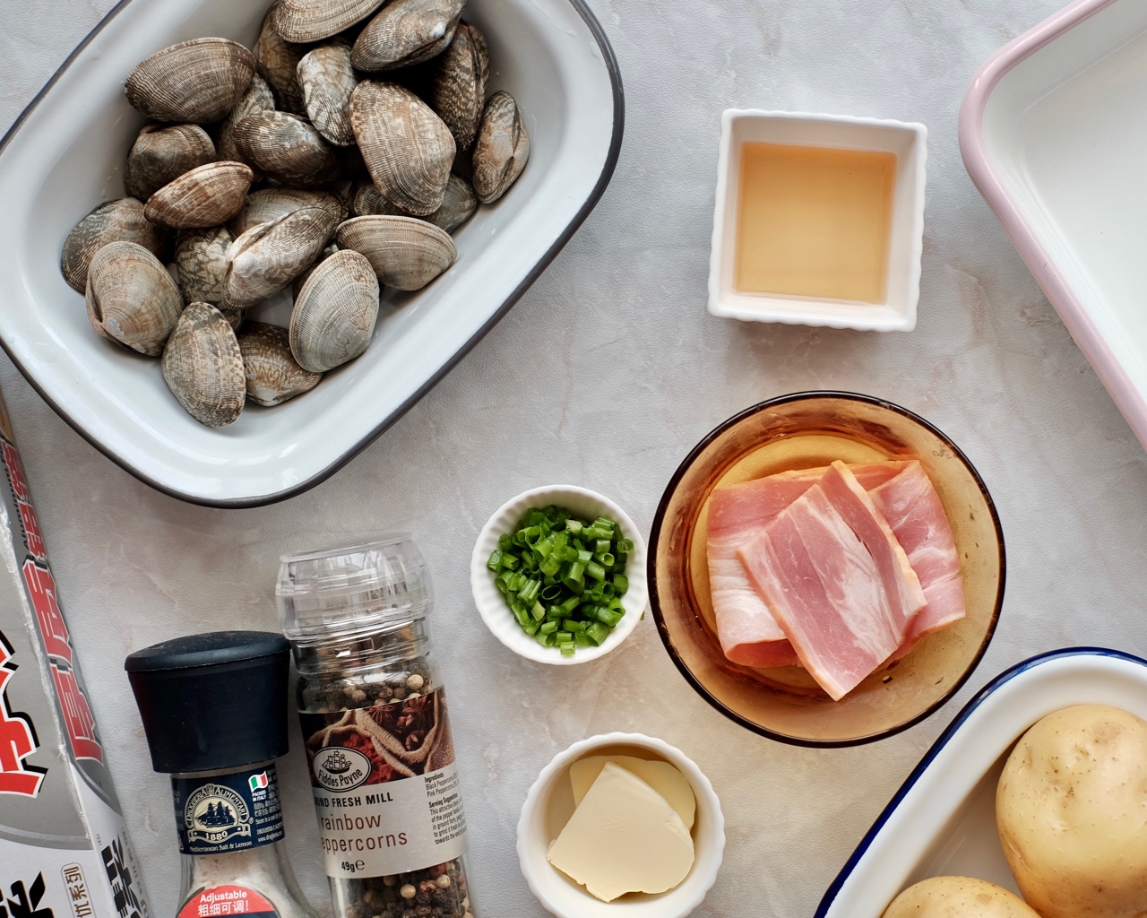 花蛤培根土豆黄油烧——北鼎烤箱食谱的做法 步骤1