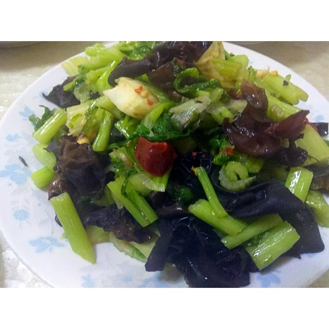芹菜木耳炒肉丝