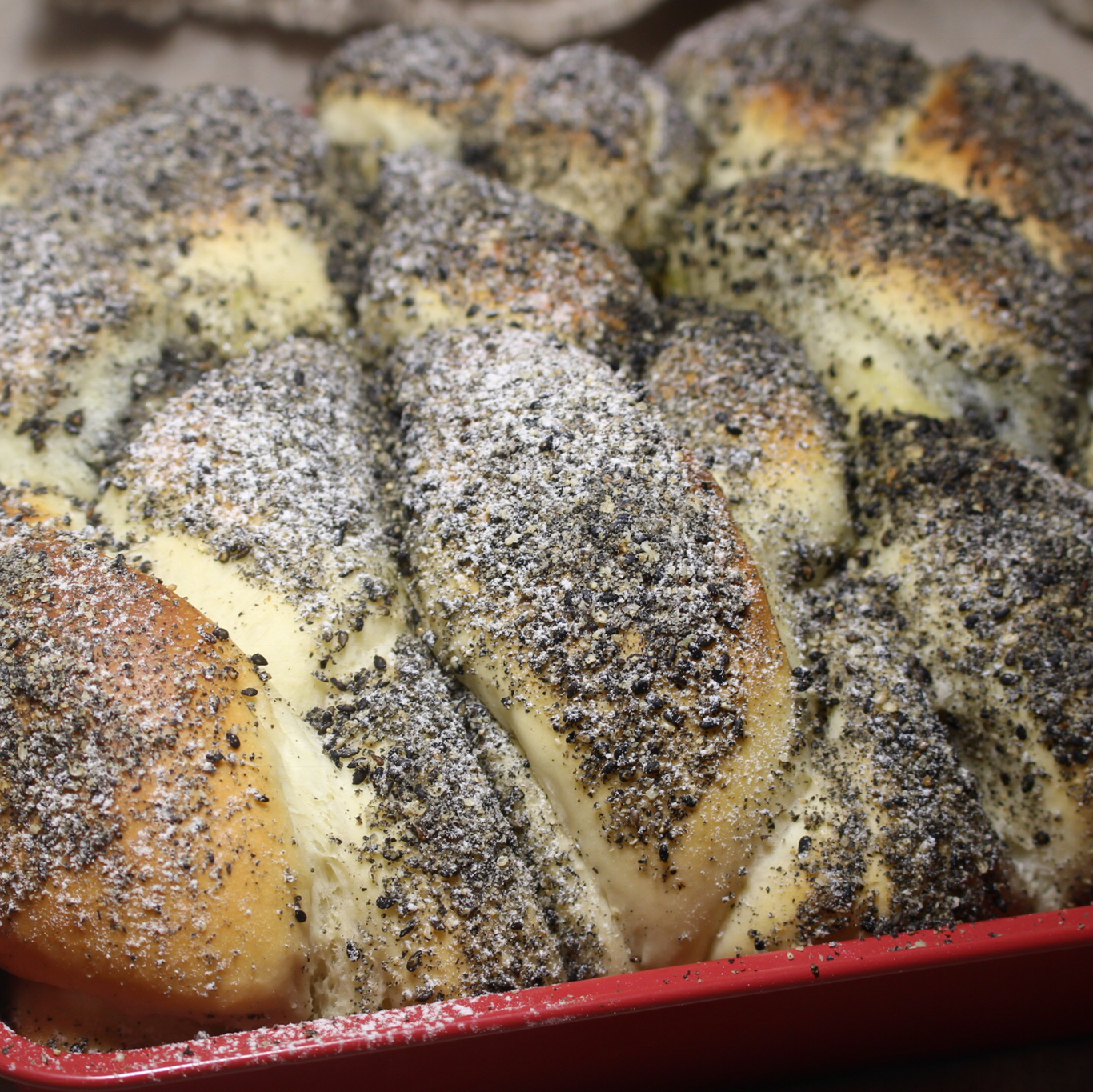 黑芝麻奶酥排包