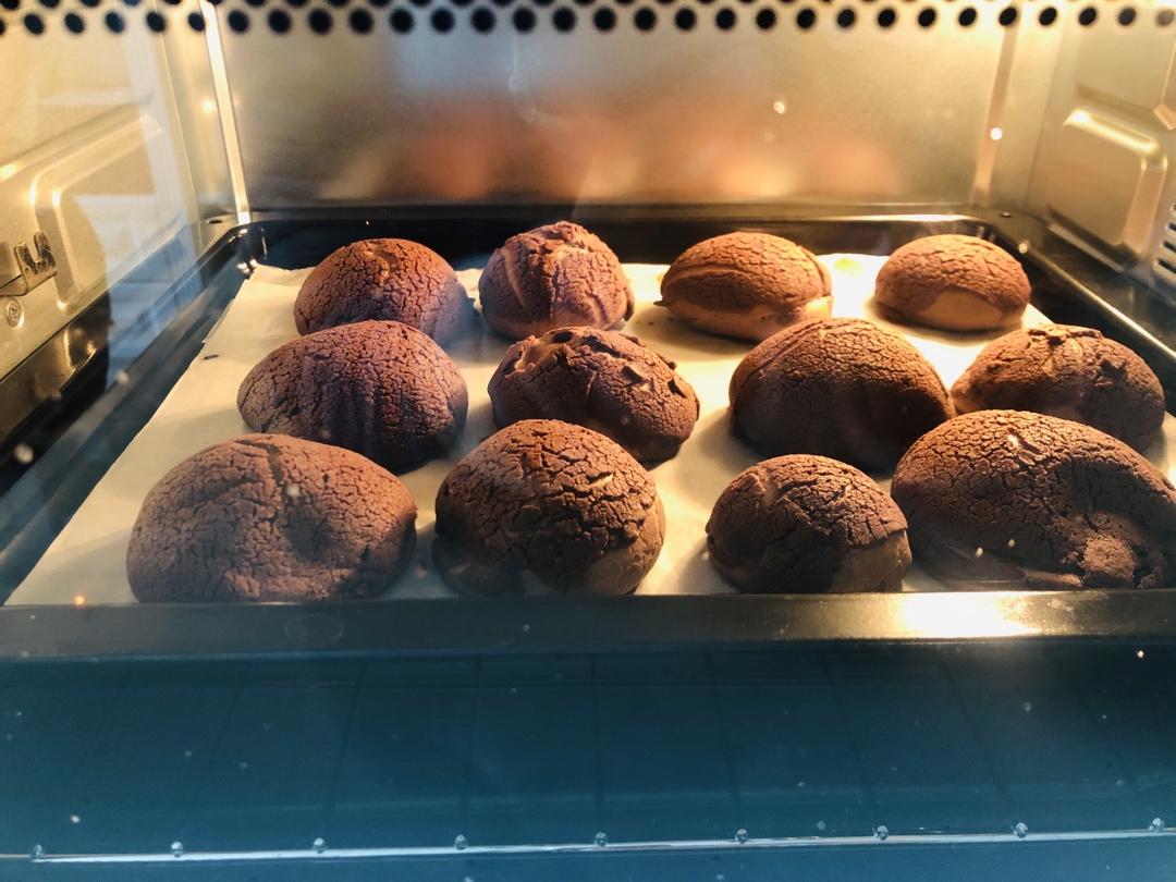 巧克力酥皮泡芙